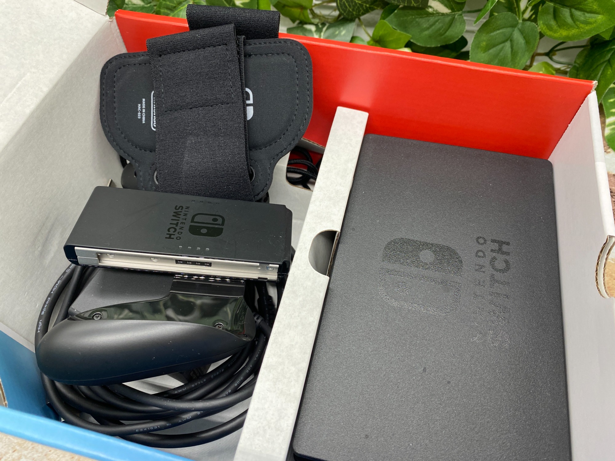 【トレファクマーケット久喜店】Nintendo　Nintendo Switch(付属品完備) トレファクマーケット久喜店】Nintendo Nintendo Switch(付属品完備