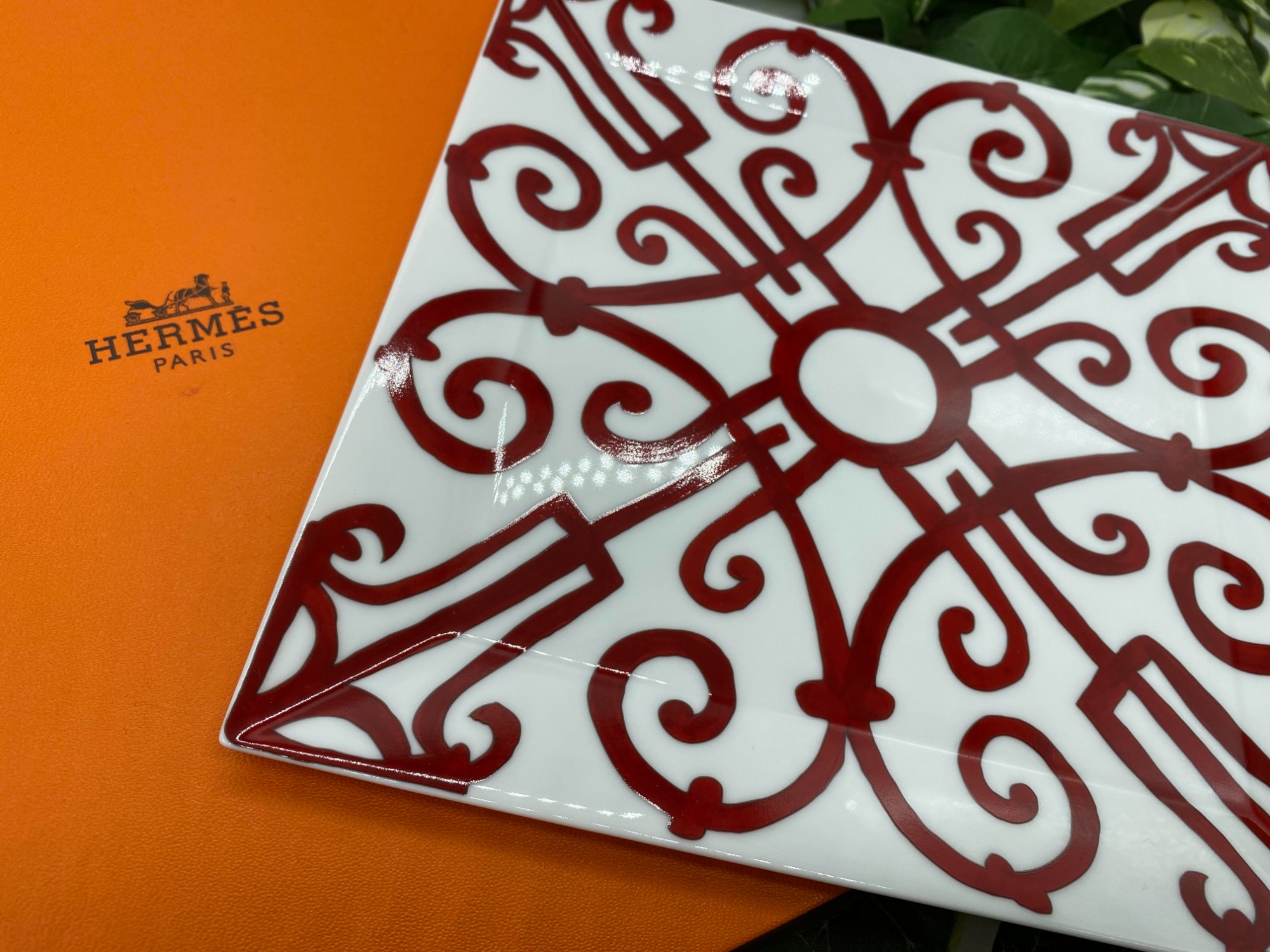 HERMES】ｶﾞﾀﾙｷｳﾞｨｰﾙﾗｲﾝのｽｸｴｱﾌﾟﾚｰﾄを買取入荷いたしました。｜2024年10