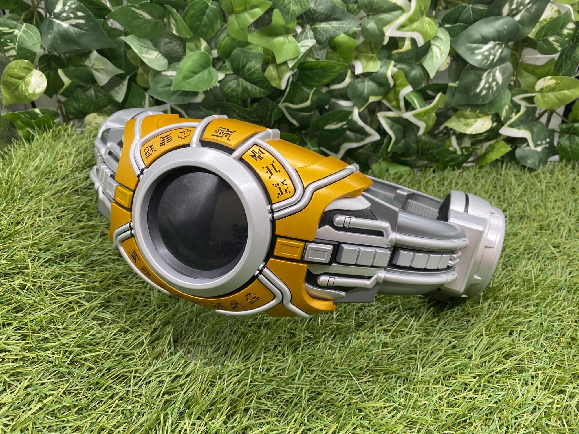 新入荷！！】仮面ライダークウガの大人向け変身ベルトのご紹介です