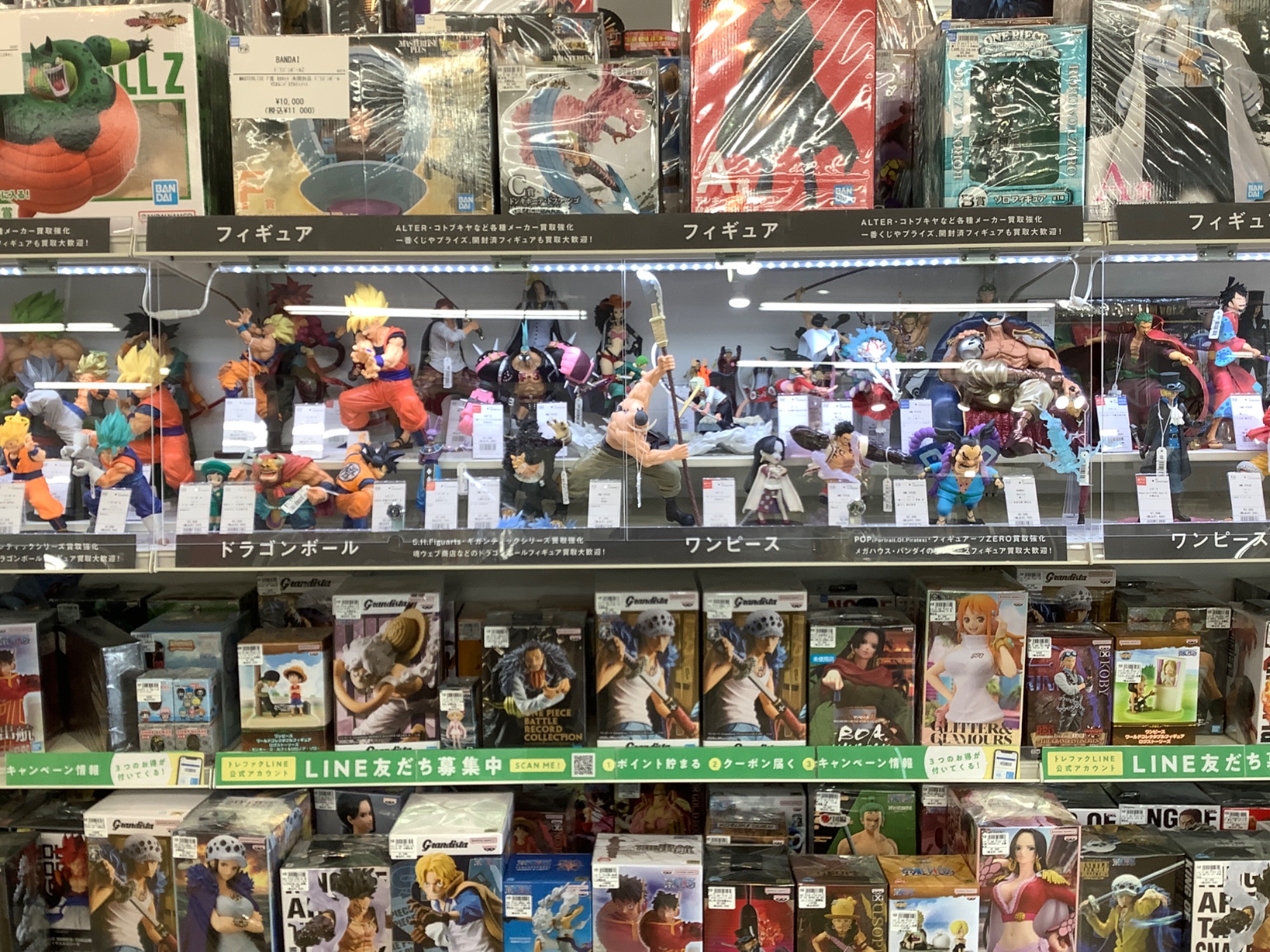 色んな世代の仮面ライダーのおもちゃ・フィギアのお取り扱いもしており