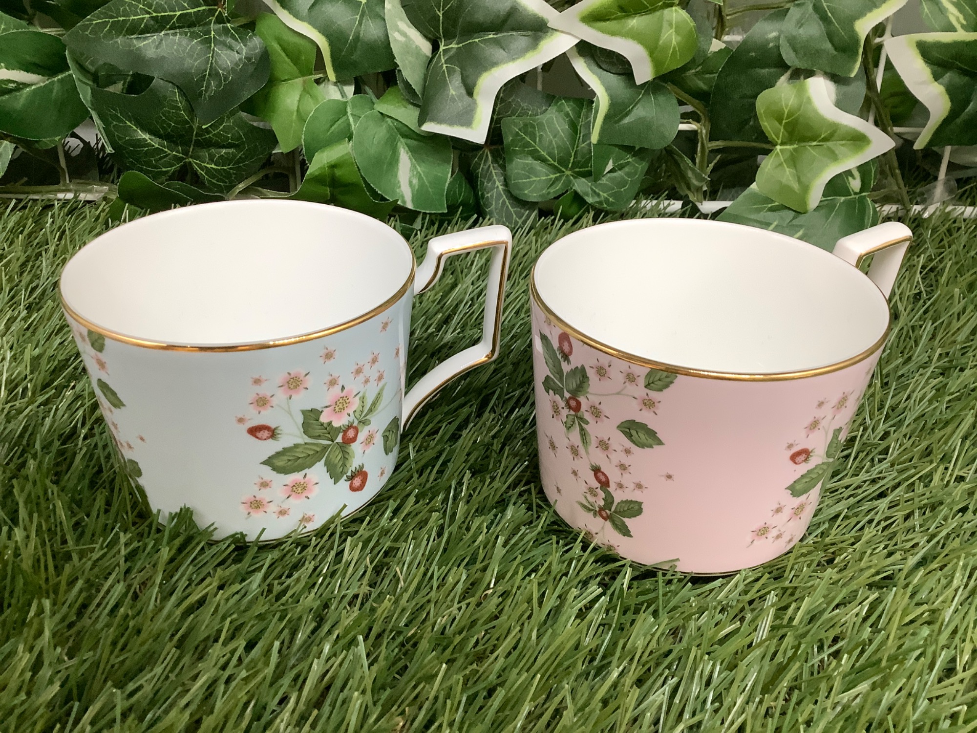 洋食器】Wedgwoodのワイルドストロベリーブルームのカップ＆ソーサー2P