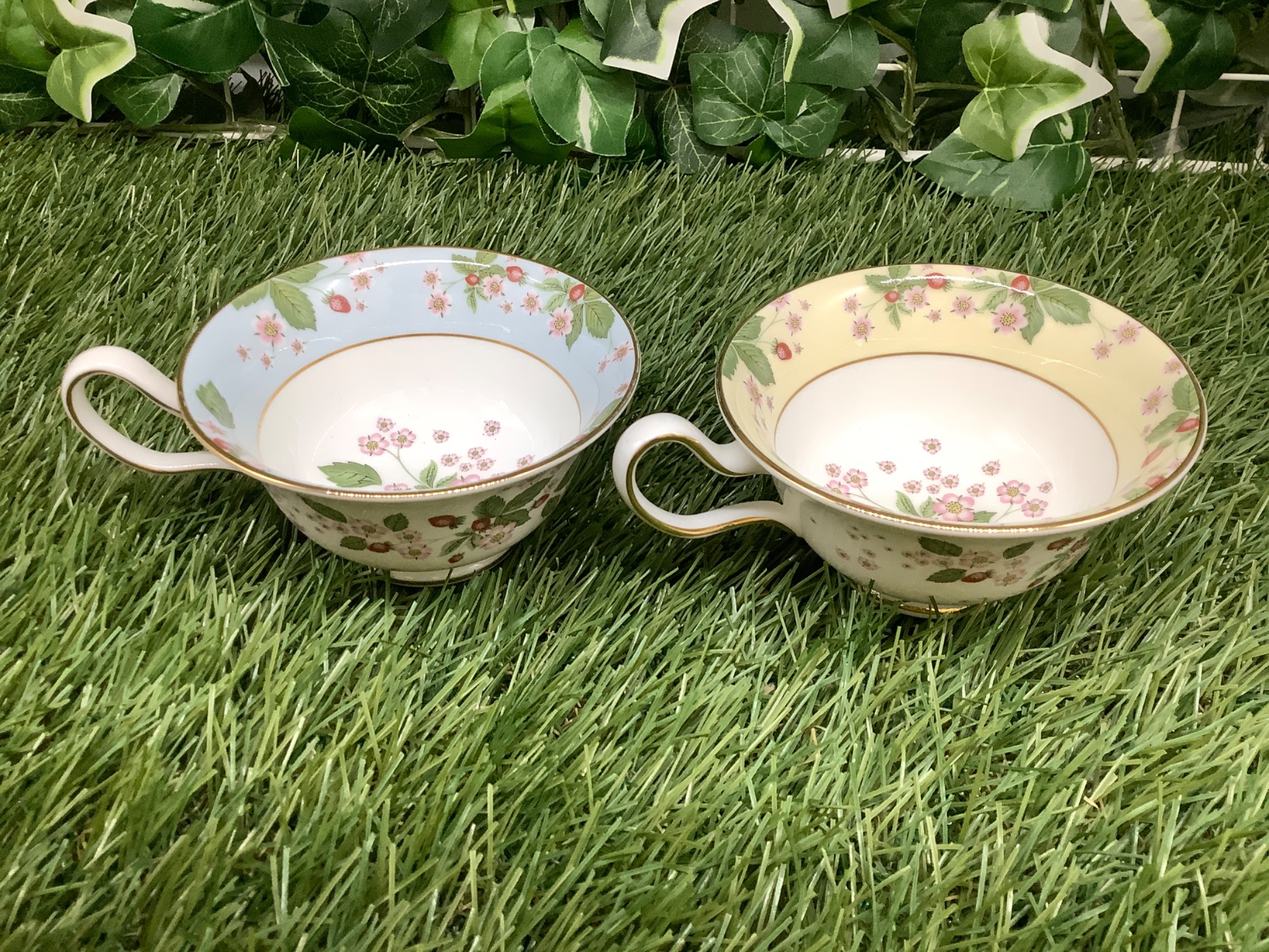 洋食器】Wedgwoodのワイルドストロベリーブルームのカップ＆ソーサー2P
