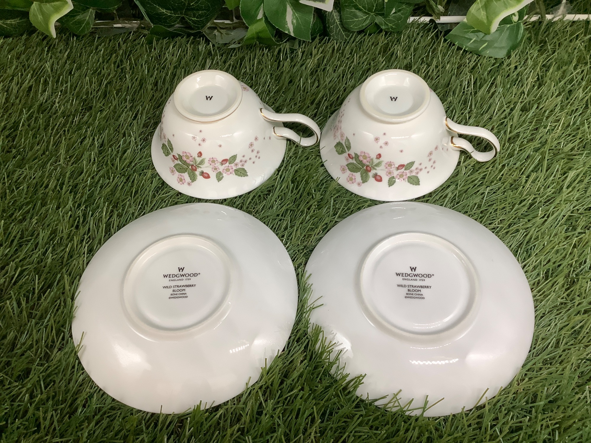 洋食器】Wedgwoodのワイルドストロベリーブルームのカップ＆ソーサー2P