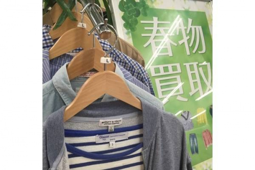 レディースファッションのシャツ