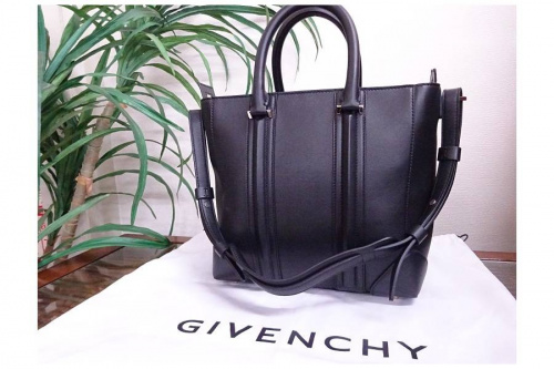 バッグのGIVENCHY