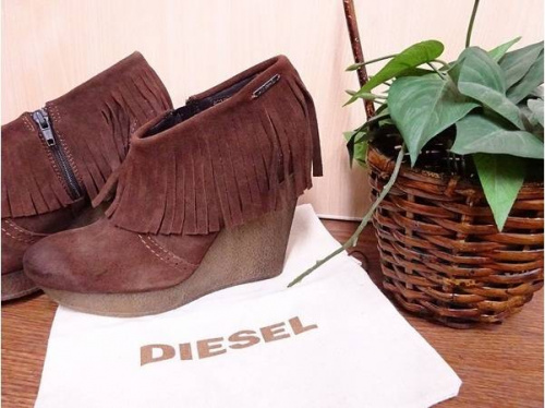 レディースファッションのディーゼル（DIESEL）
