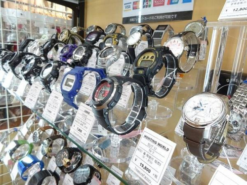 SUUNTOの東大阪腕時計