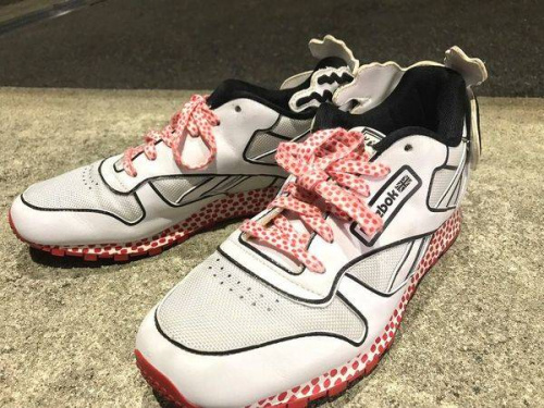 シューズのREEBOK