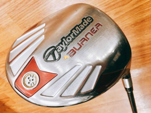 スポーツ用品のゴルフ