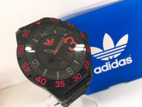 腕時計のアディダス(adidas)