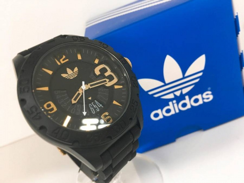 アディダス(adidas)の関西