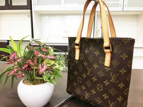Âçºå»Ô¡¡Çã¼è¤Î¥ë¥¤¥ô¥£¥È¥ó¡ÊLOUIS VUITTON¡Ë