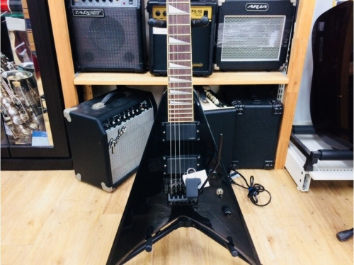 ギターのエレキギター　アコースティックギター