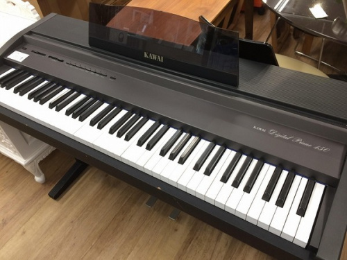 楽器の電子ピアノ