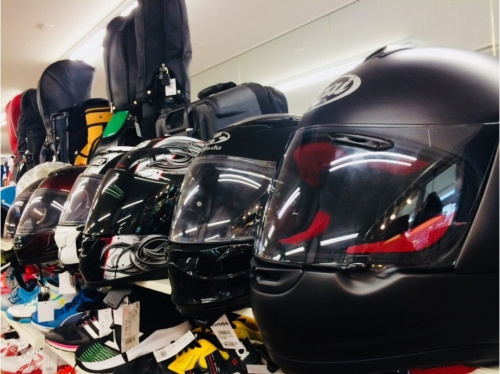 スポーツ用品のヘルメット