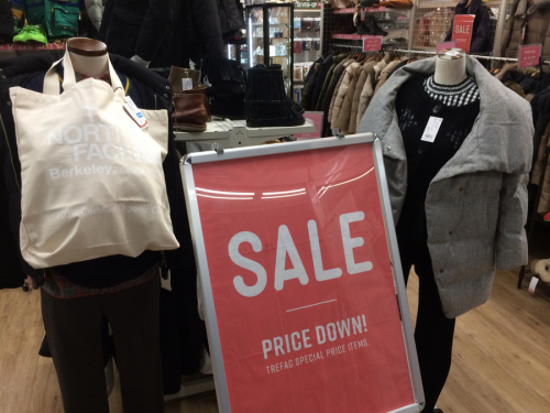 衣類セールのトレファク　中古