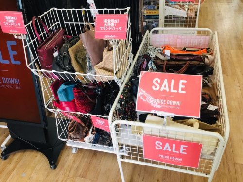 セール　服　大阪のダウンジャケット　セール　大阪