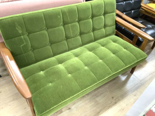 カリモク60の2人掛けソファー（モケットグリーン）です。【トレファク