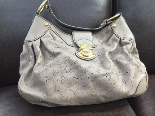 LOUIS VUITTONのショルダーバッグ