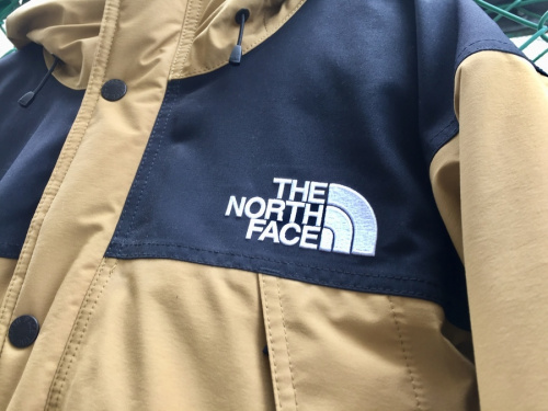 ダウンジャケットのアウトドア用品