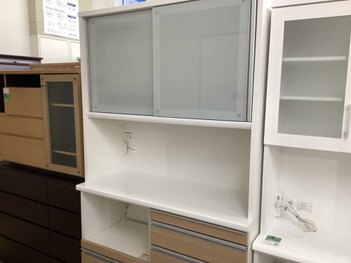家具の食器棚