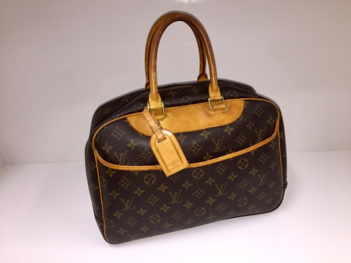 バッグのLOUIS VUITTON