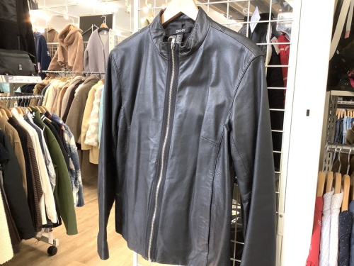 ライダースジャケットのDKNY(ディーケーエヌワイ)