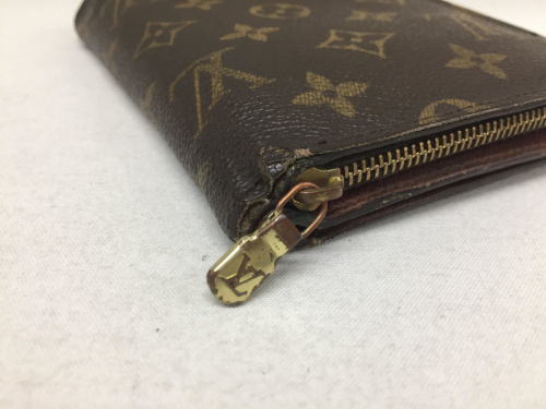バッグの財布
