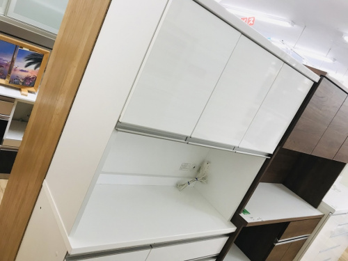 家具の食器棚