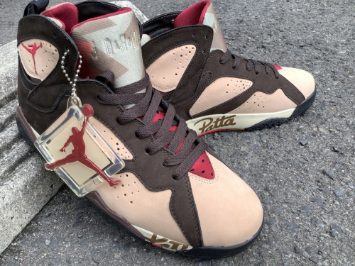 NIKEのハイカットスニーカー