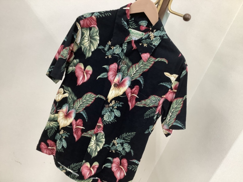 Sun SurfのTシャツ