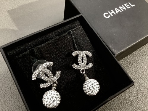 ピアスのCHANEL