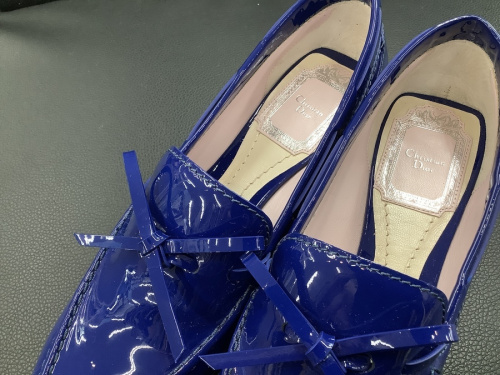 中古ブランドのパテントパンプス