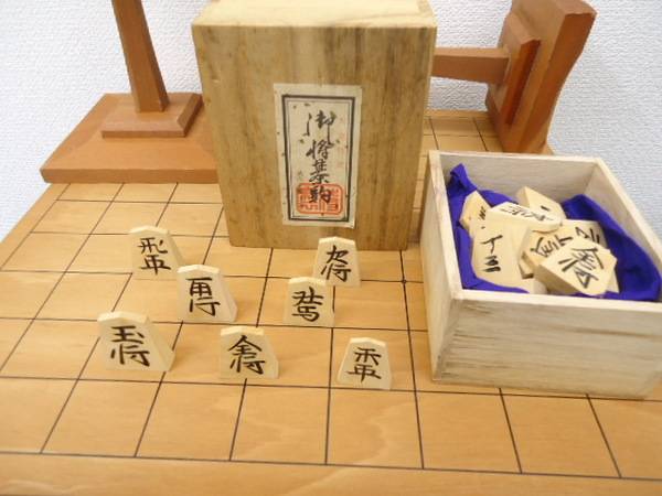 将棋盤　駒　武内王将堂製 将棋盤 将棋駒セット 足つき 武内王将堂 大王作｜Yahoo!フリマ