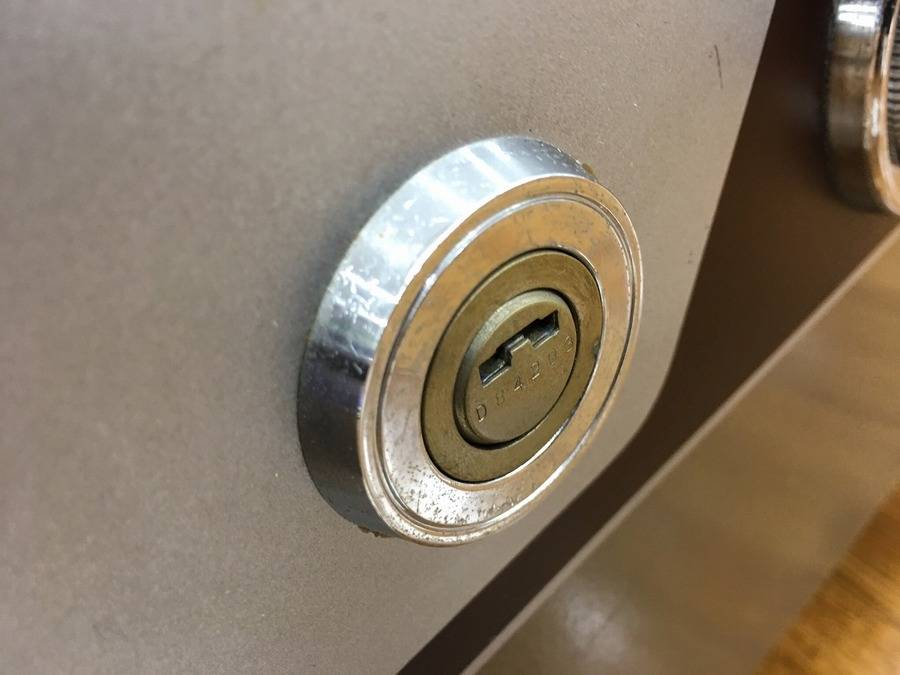 リサイクルショップどりーむ天保山店 No12 金庫 CROWN 鍵 丈夫で安心な