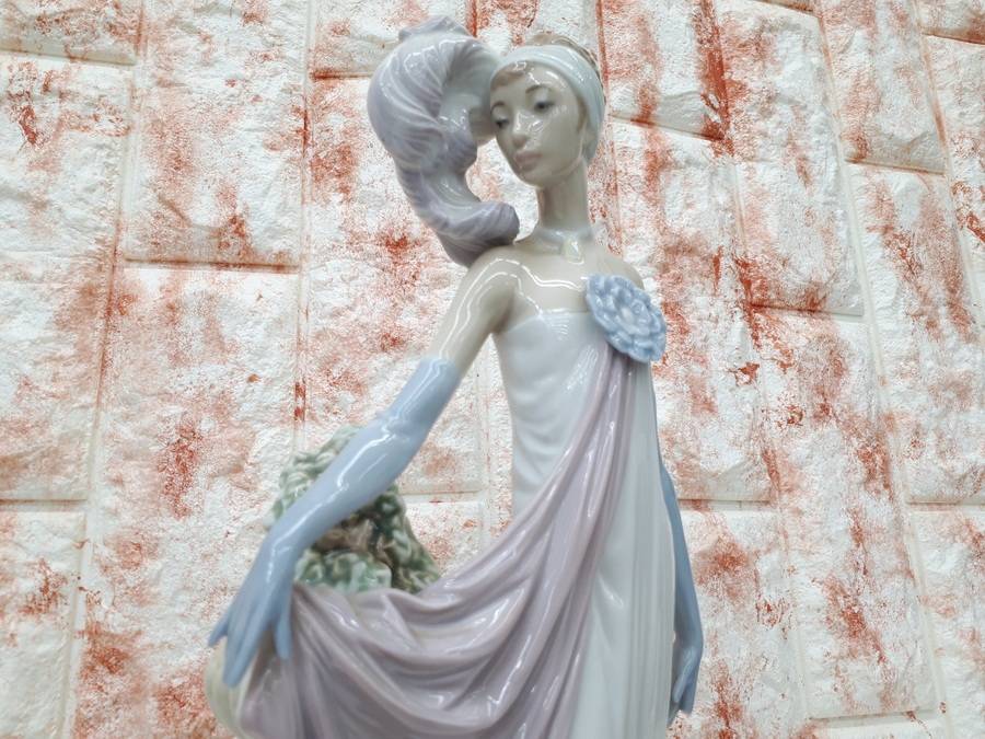 LLADRO(リヤドロ)のチャールストーンの貴婦人 ゴルフをする男女