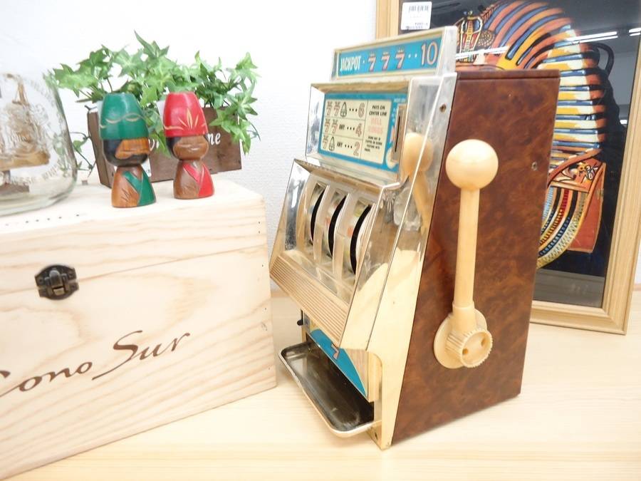 レトロな感じ！CASINO SEVENのスロットマシーン 買取入荷しま