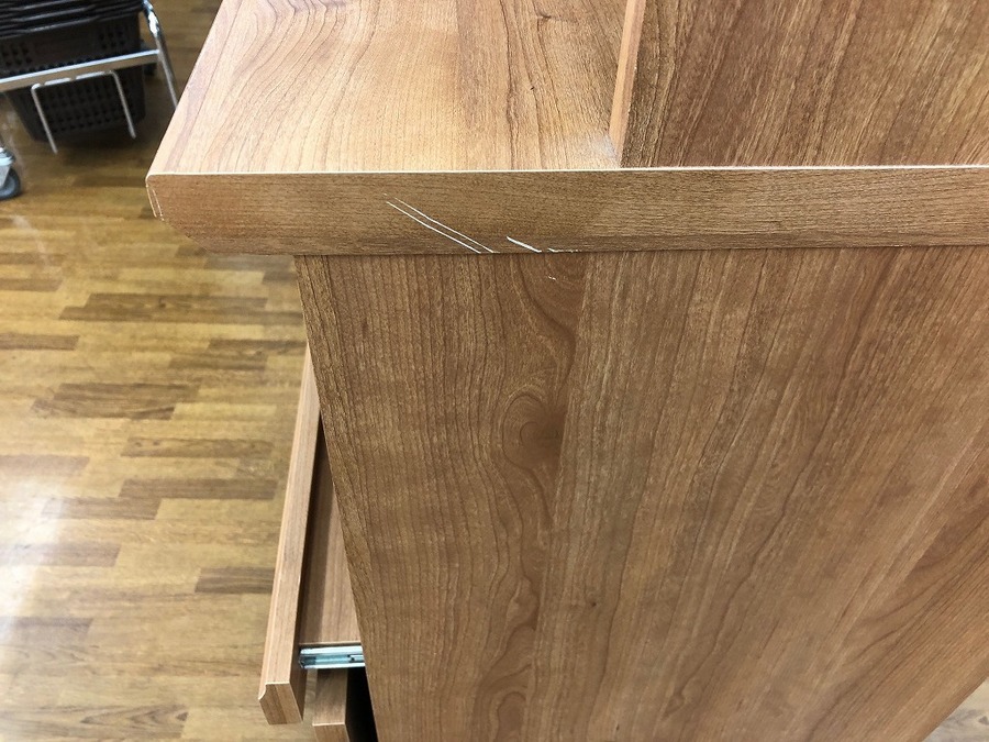 天然木(パイン材)使用！タイルトップ食器棚販売中です！【鎌ヶ谷店