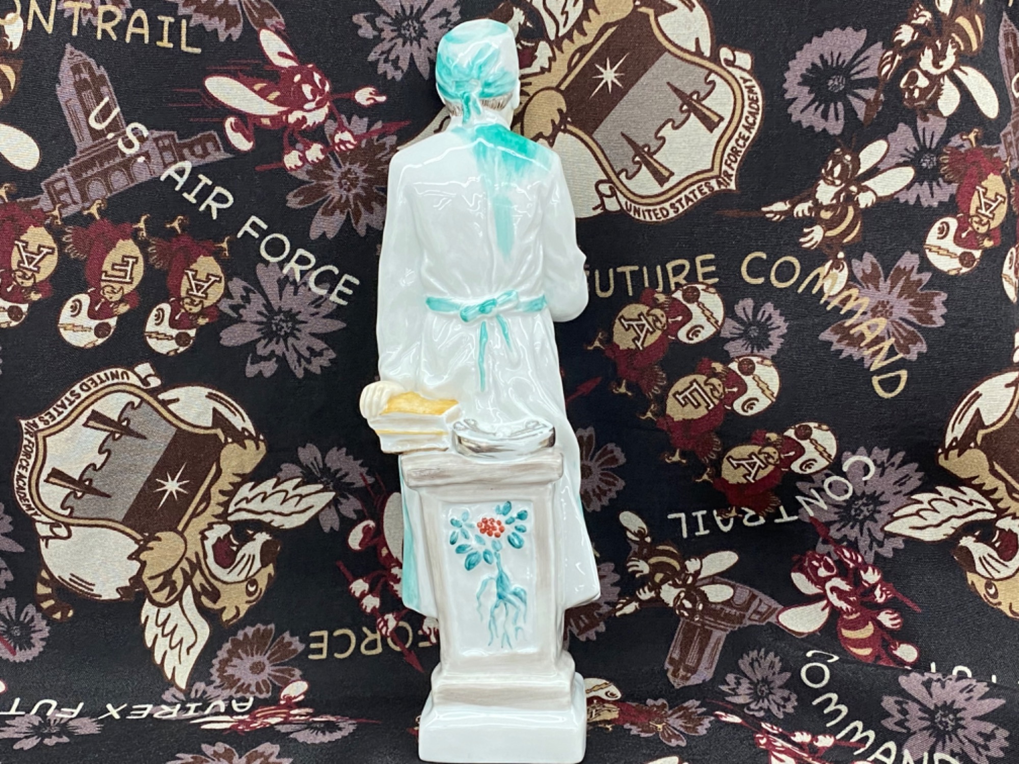 ドクター人形　外科医　マイセン人形 マイセン 彫像 高さ約18.8cm ドクター人形 「外科医」 贈り物