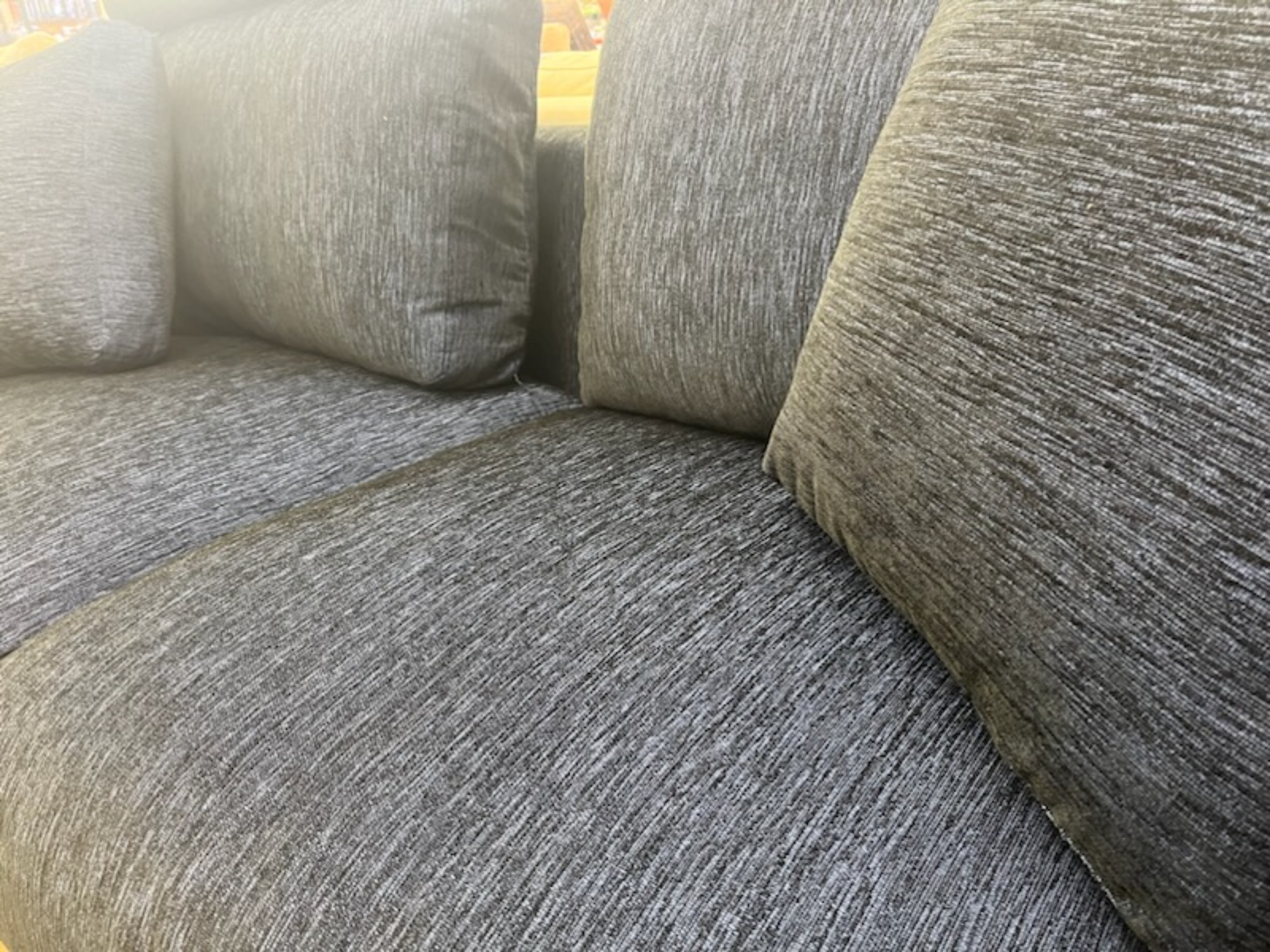 中古家具地域最大級♪】NOYES(ノイエス) 2人掛けソファーのご紹介