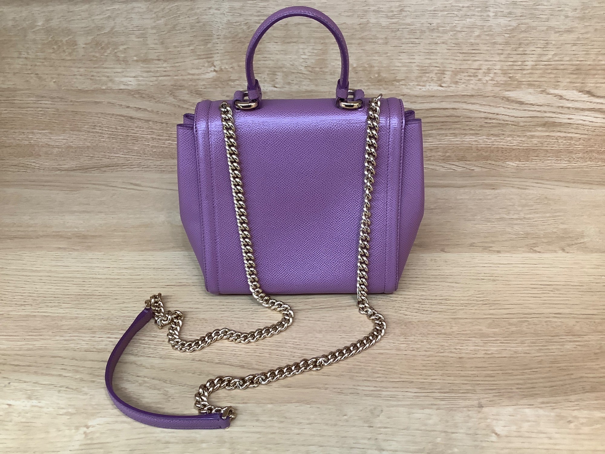 Salvatore Ferragamo／サルヴァトーレ・フェラガモ】ヴァラ