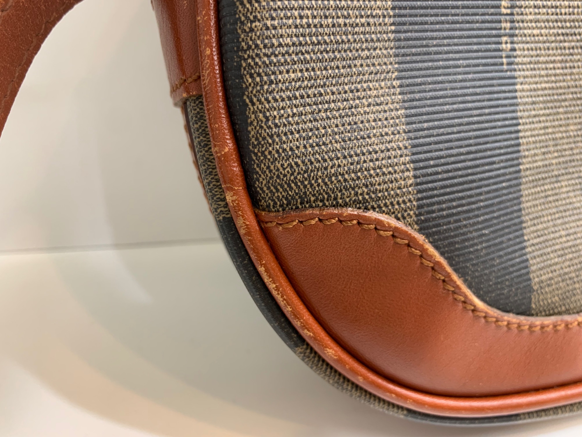 FENDI/フェンディ】ペカン柄オールドショルダーバッグが入荷 FENDI/フェンディ】ペカン柄オールドショルダーバッグが入荷
