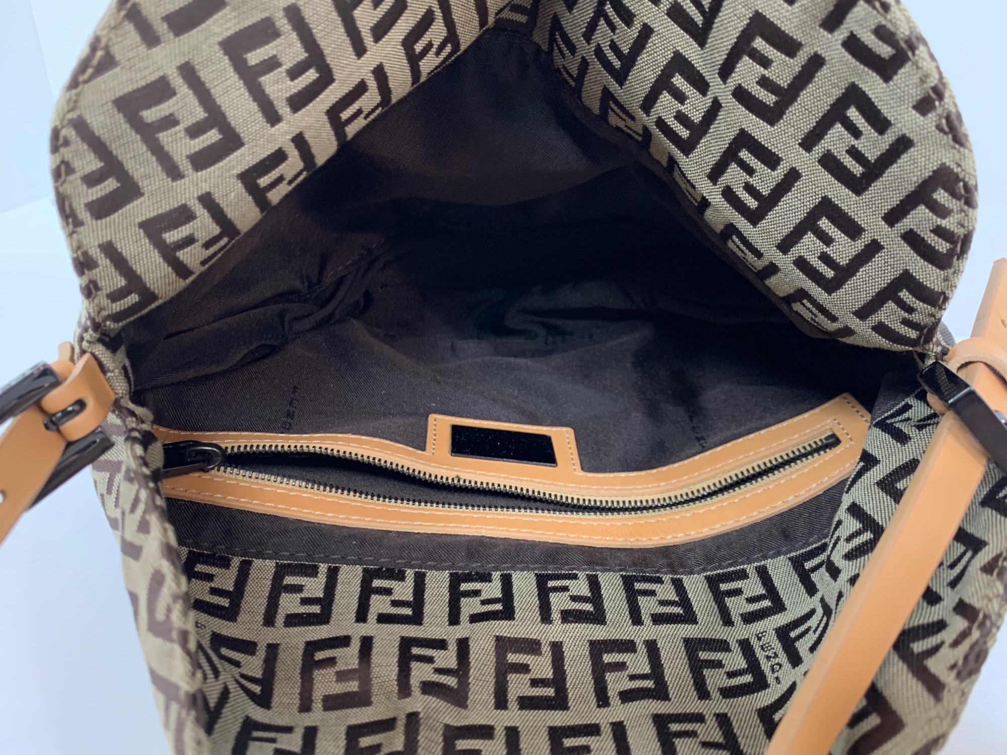 フェンディ 8BR009 ズッキーノ FF マンマバケット セミショルダーバッグ FENDI（フェンディ） ズッキーノ マンマバケット ピンク系 ゴールド