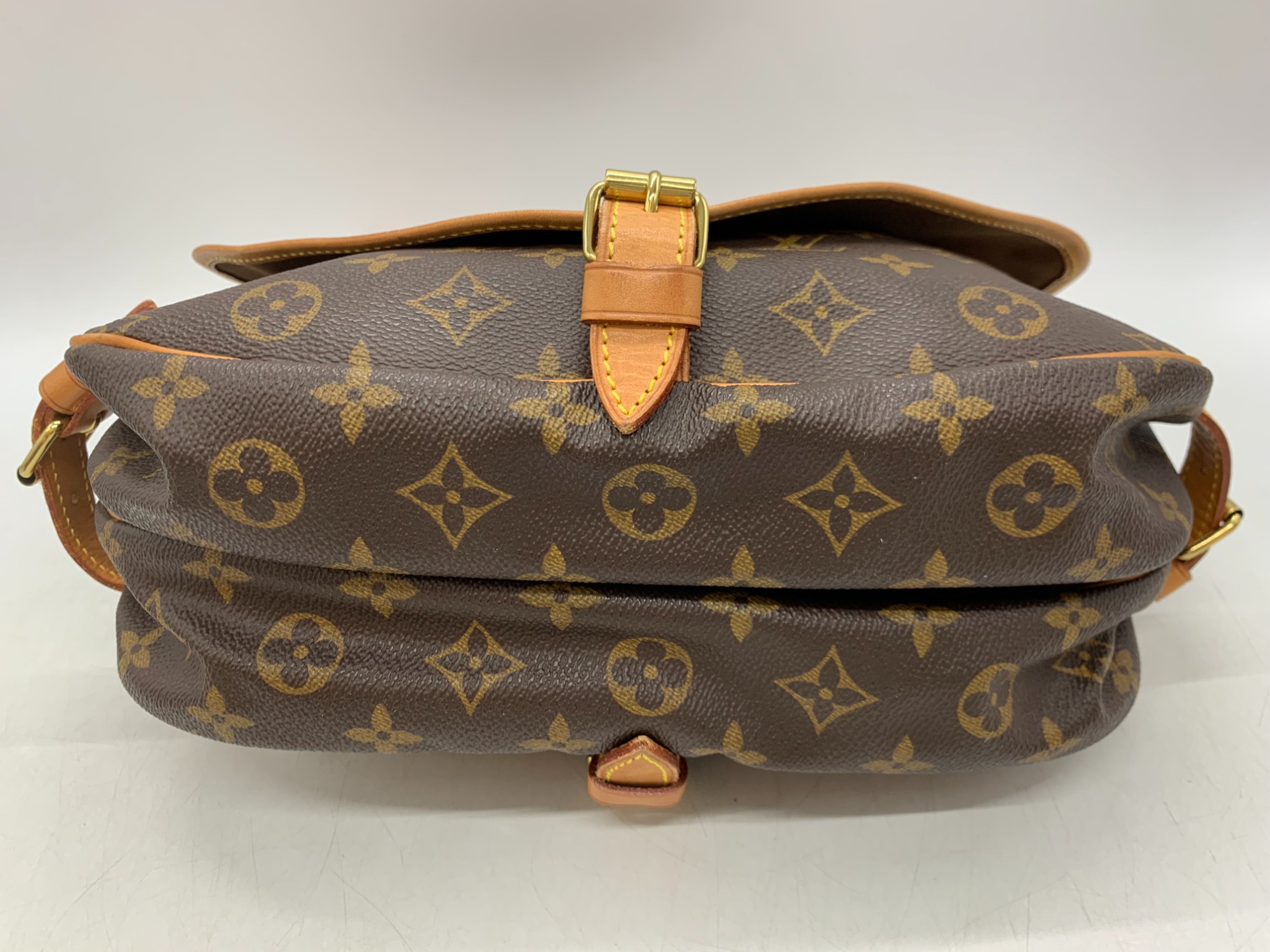LOUIS VUITTON/ルイ・ヴィトン】モノグラム ソミュール30(M42256)のご