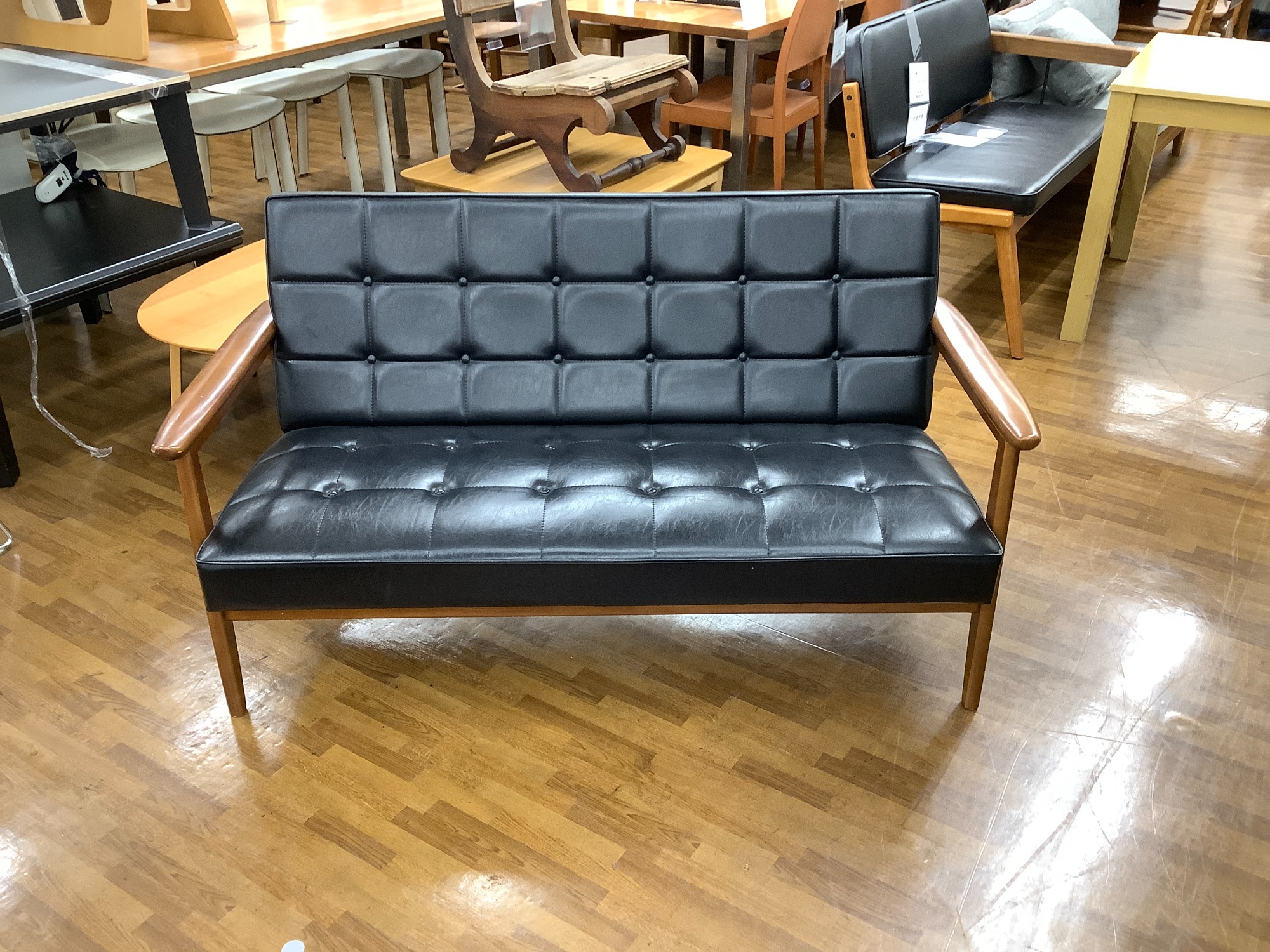 中古　カリモク 60 ※傷あり　黒　合皮 カリモク60/カリモクロクマル】Kチェア 2シーター スタンダード