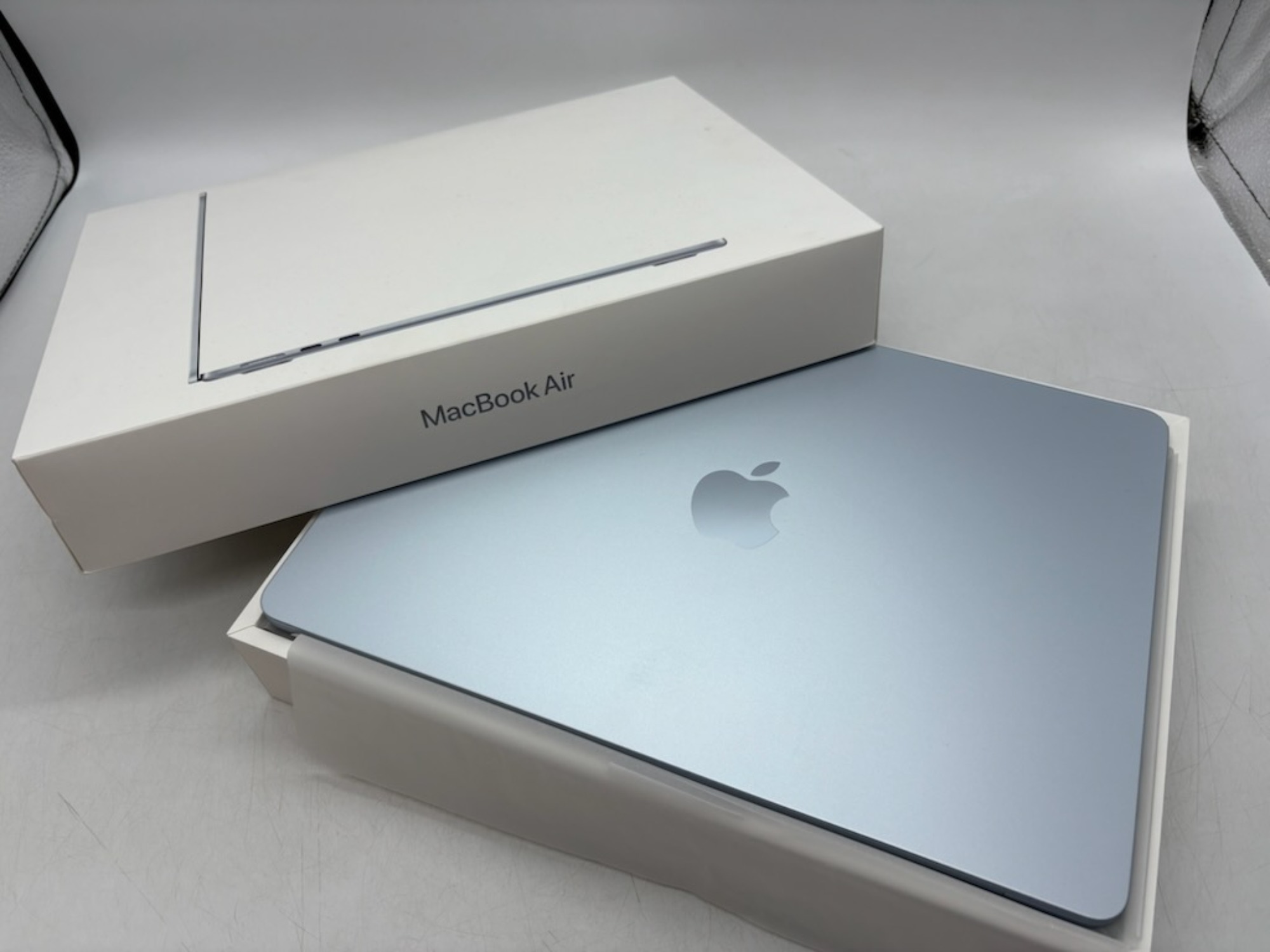 Apple製品収集家 e69d4b03-bf1e-4155-8236-