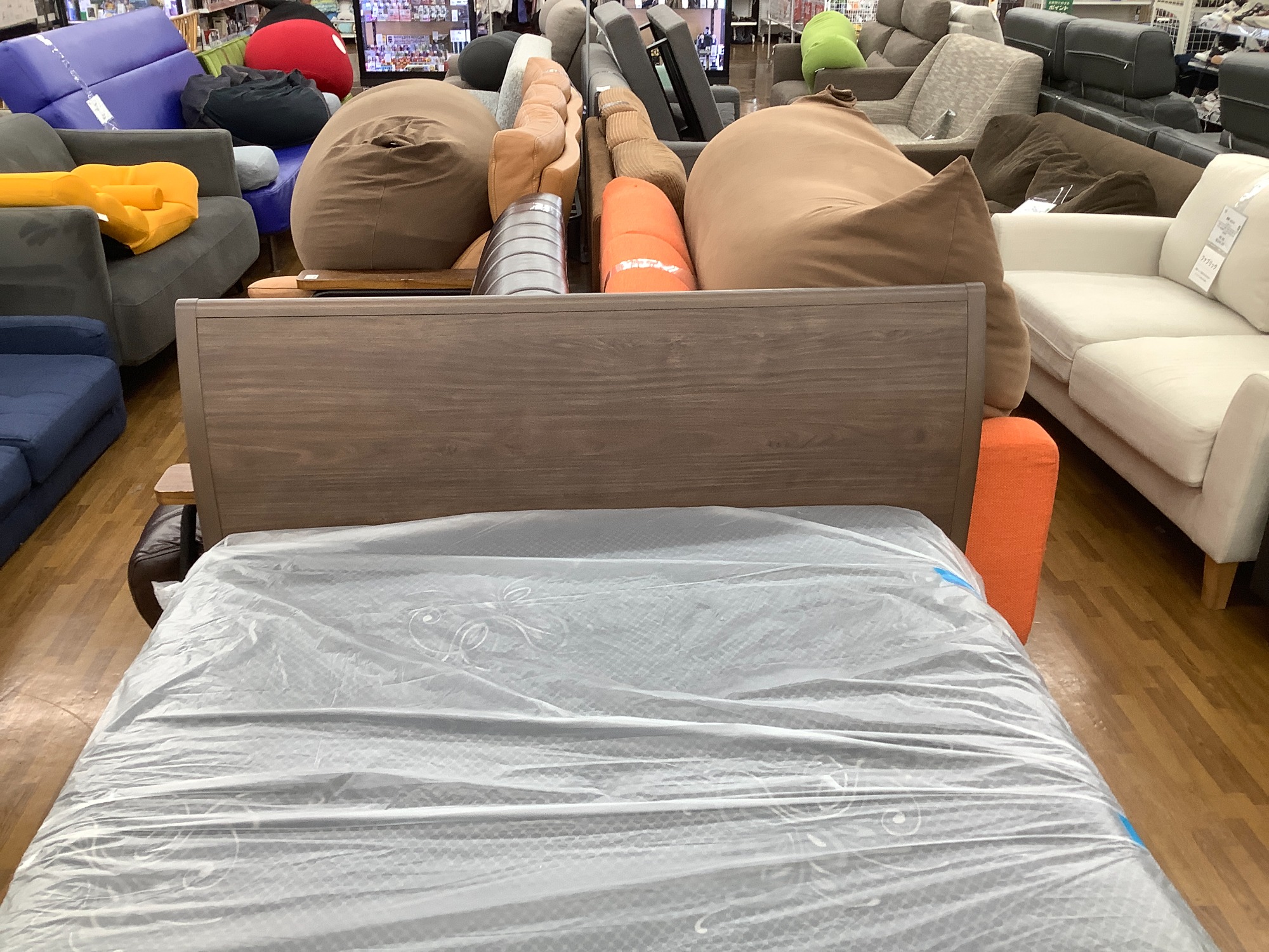 東京ベット】セミダブルベッドのご紹介です！【中古家具大量展示中