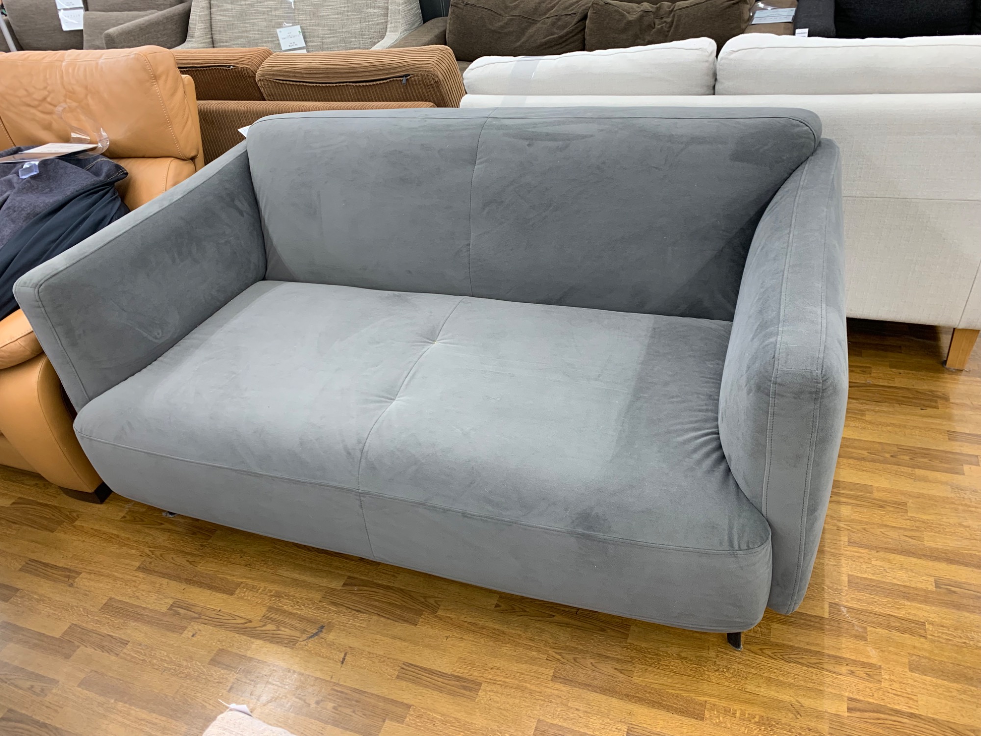 BoConcept /ボーコンセプト】Modena 2人掛けソファのご紹介です