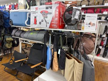 【アウトドア用品大量展示中！】当店のアウトドアコーナーのご紹介です！
