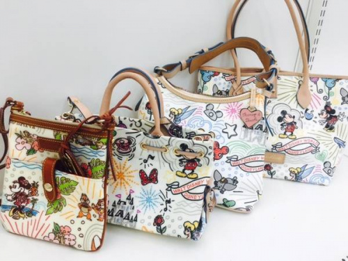 レディースファッションのカジュアルバッグ